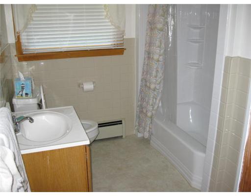 41 Plum Point Road North Kingstown, RI 02874 - Photo 12 of 12 Bathroom.