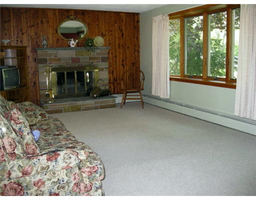 41 Plum Point Road North Kingstown, RI 02874 - Photo 8 of 12 Living Room.