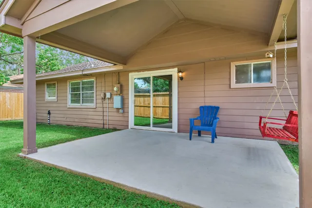 a view of a house with backyard and porch