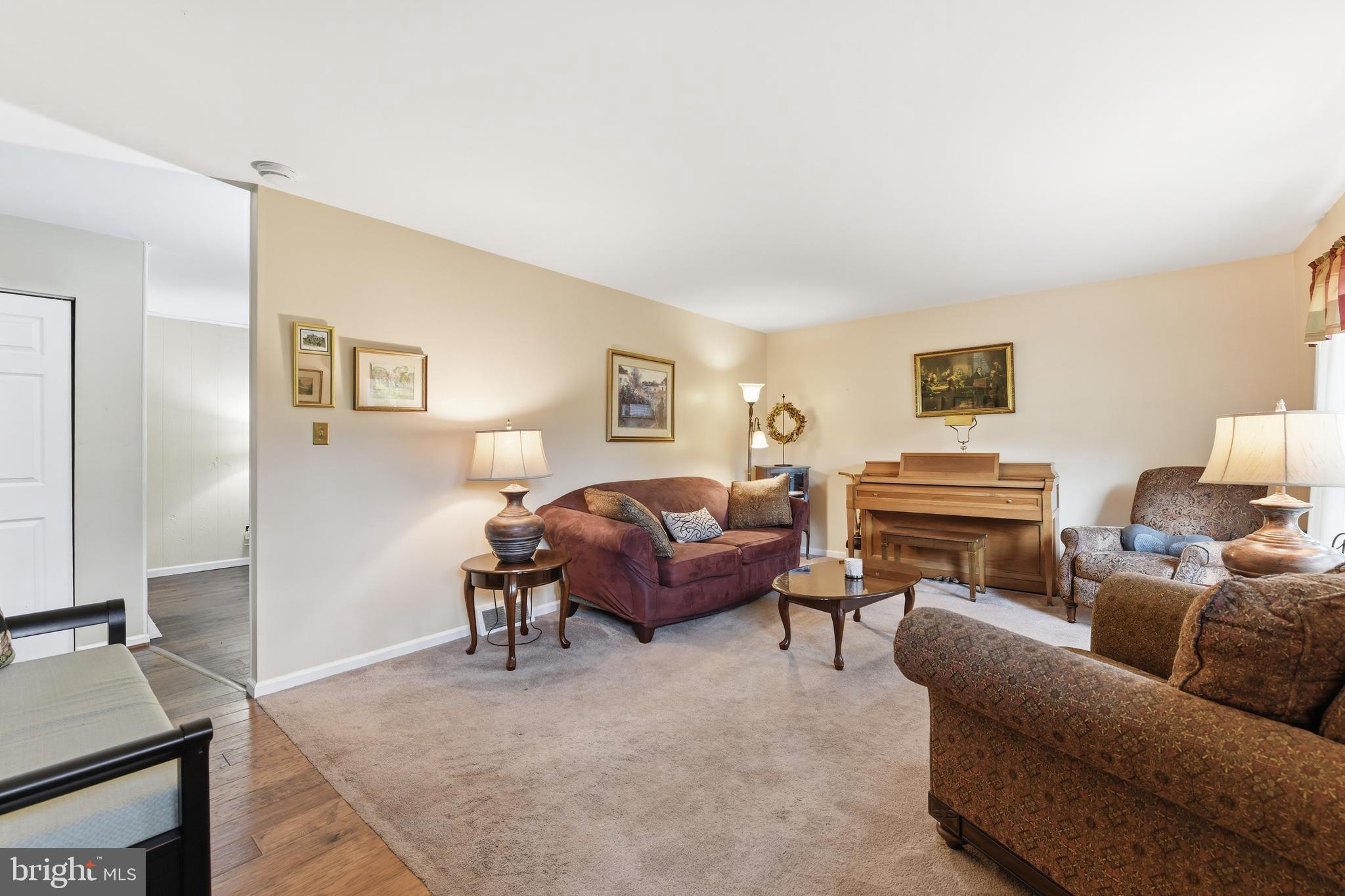 36 Par Drive Reading, PA 19607 - Photo 6 of 41 Living Room