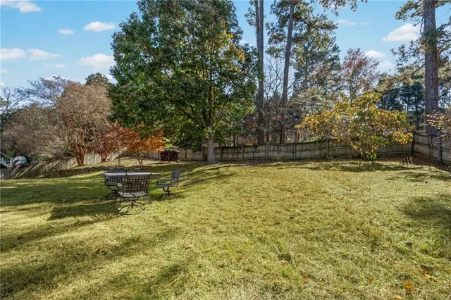 a view of yard with trees
