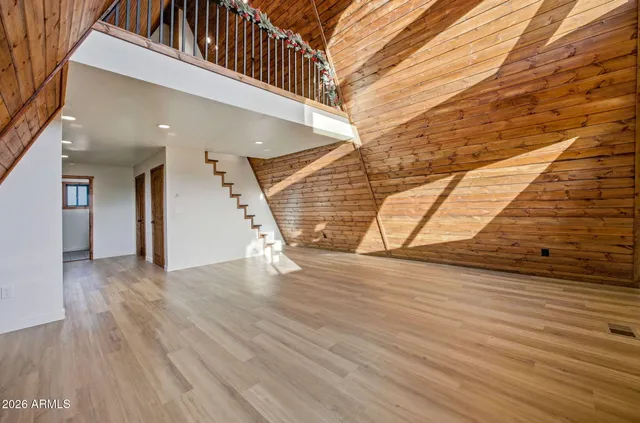 a picture of a room with a floor plan