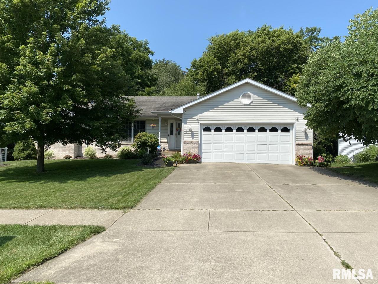1129 Willowbrook Lane Springfield, IL 62711 - Photo 1 of 45 Gallery Image 1
