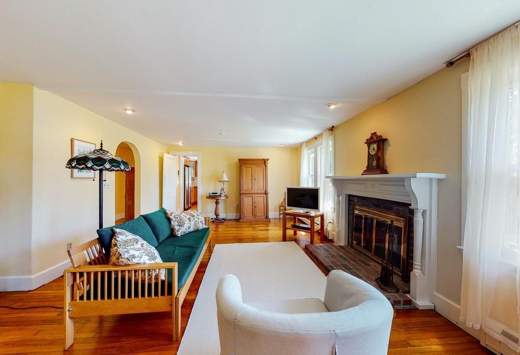 11 Spring Street Ipswich, MA 01938 - Photo 5 of 24 Gallery Image 5