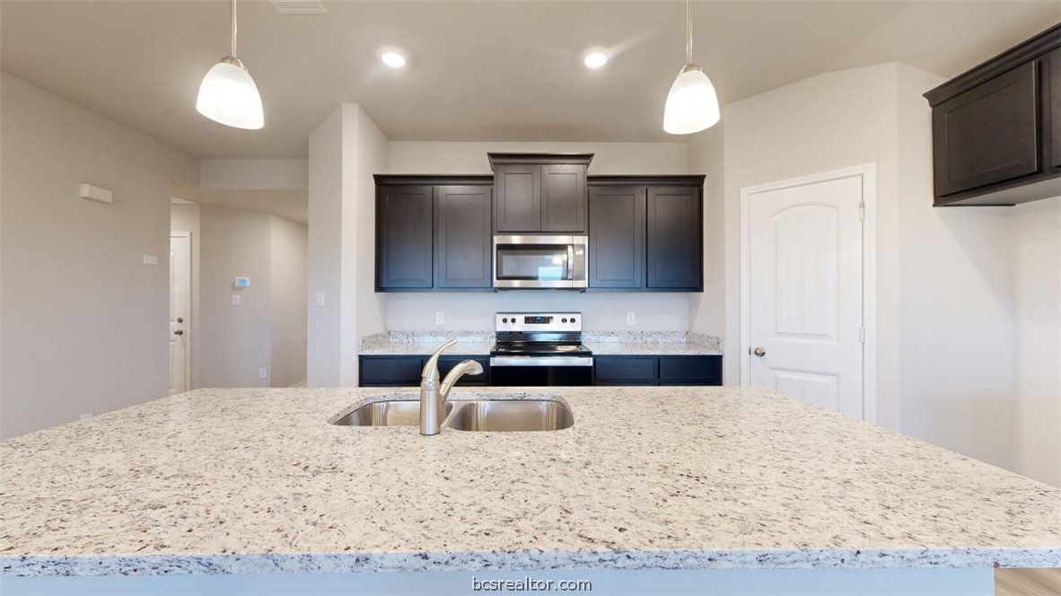 2148 Chief Street Bryan, TX 77807 - Photo 6 of 31