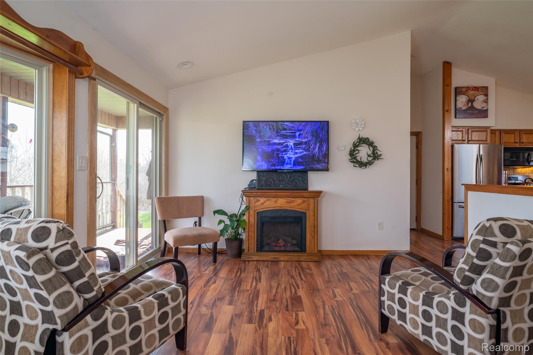 8106 West Allen Road Fowlerville, MI 48836 - Photo 8 of 20 DSC_1462.jpg