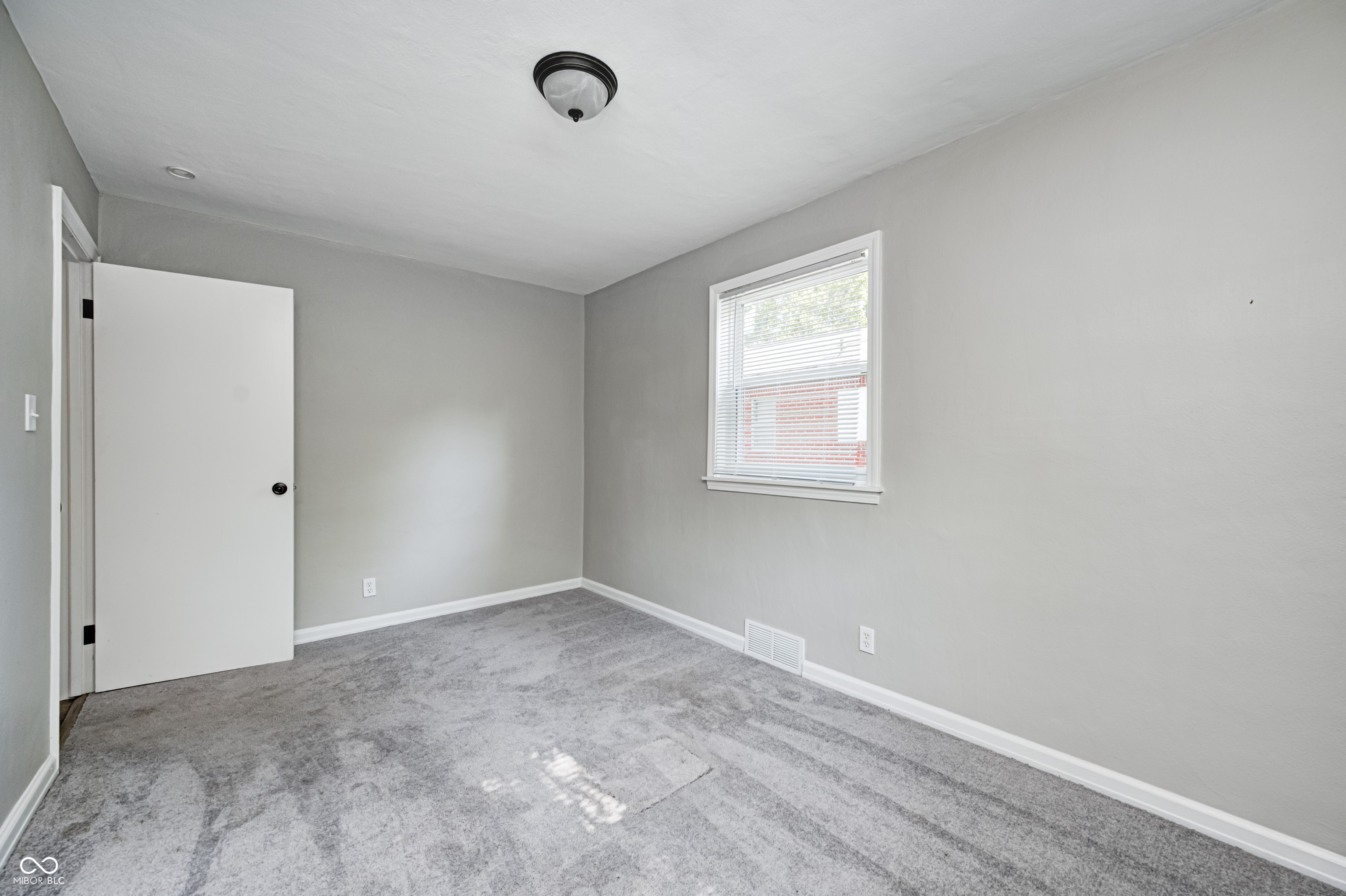 319 South Webster Avenue Indianapolis, IN 46219 - Photo 12 of 25