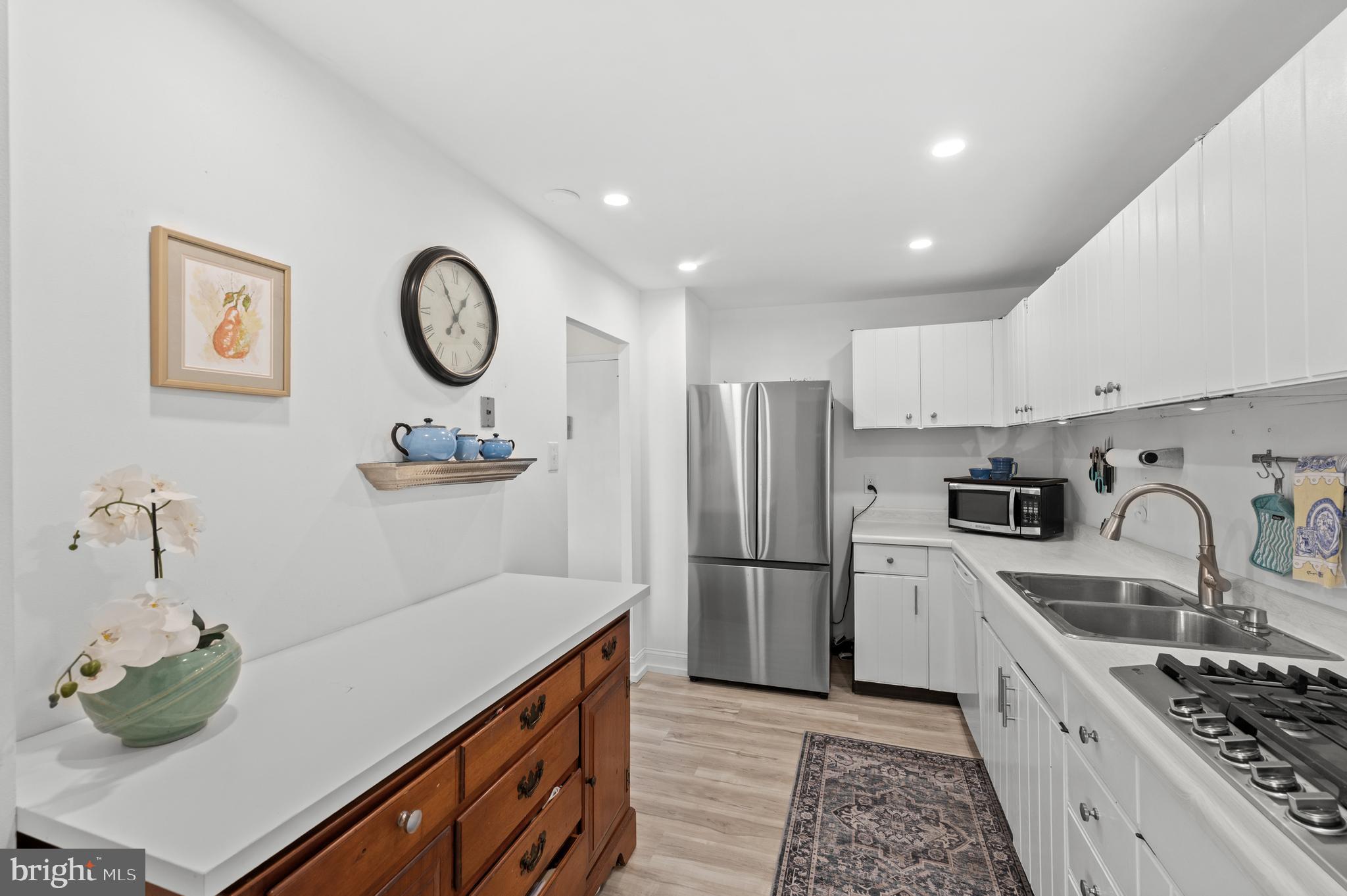 801 Yale Avenue, Unit 1015 Swarthmore, PA 19081 - Photo 11 of 32 Kitchen