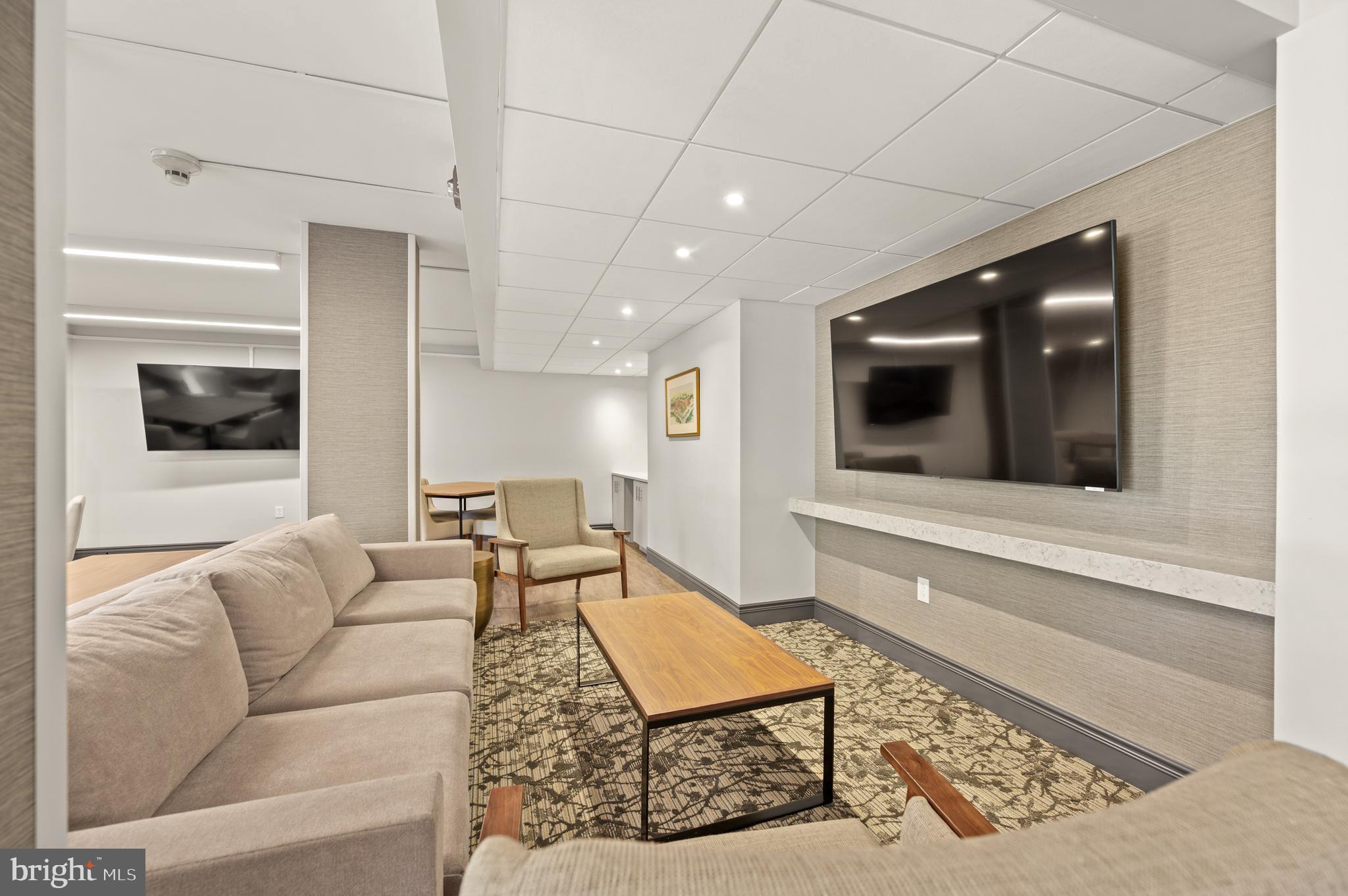 801 Yale Avenue, Unit 1015 Swarthmore, PA 19081 - Photo 23 of 32 Common room