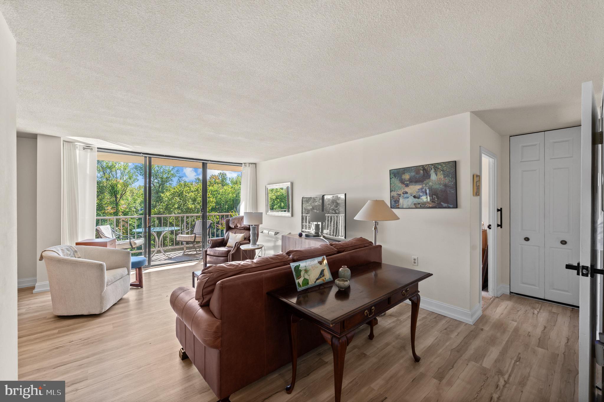 801 Yale Avenue, Unit 1015 Swarthmore, PA 19081 - Photo 5 of 32 Living room