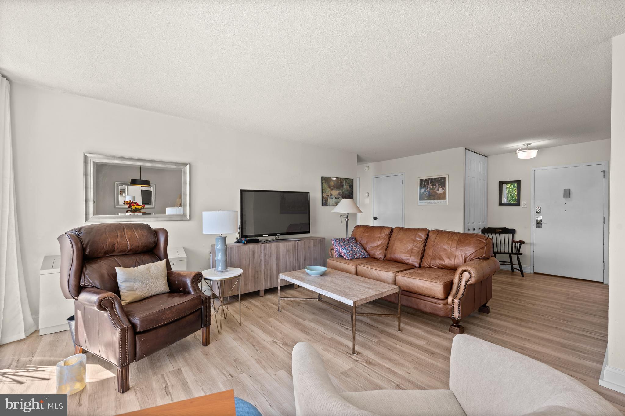 801 Yale Avenue, Unit 1015 Swarthmore, PA 19081 - Photo 6 of 32 Living room