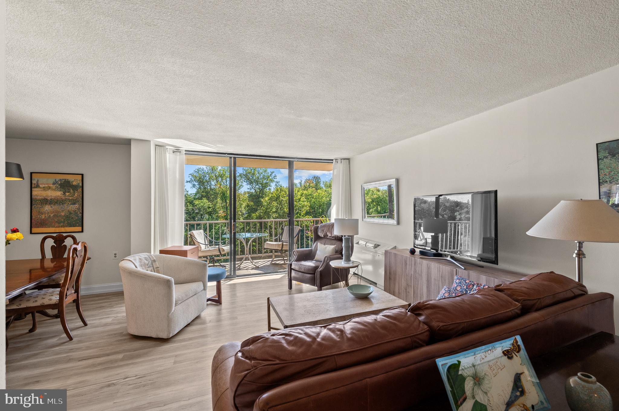 801 Yale Avenue, Unit 1015 Swarthmore, PA 19081 - Photo 8 of 32 Living room