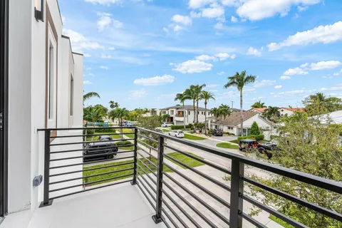 $5,695,000 | 498 Northeast 6th Street, Boca Raton, FL 33432