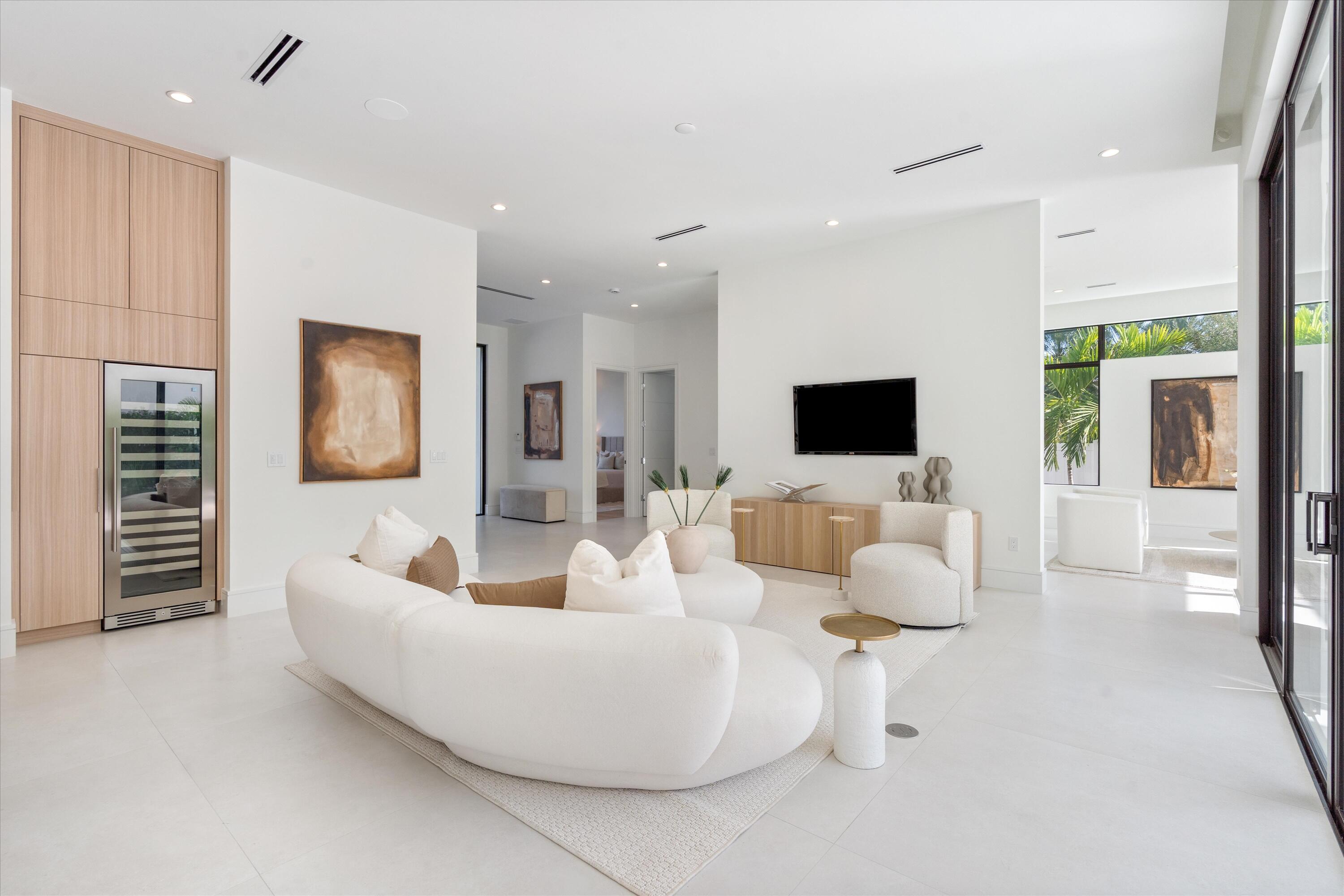 498 Northeast 6th Street Boca Raton, FL 33432 - Photo 9 of 60 Great Room