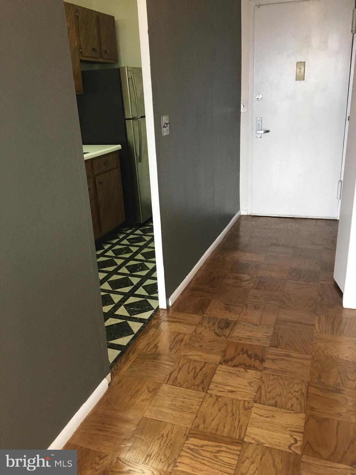 210 Locust Street, Unit 27F Philadelphia, PA 19106 - Photo 4 of 17