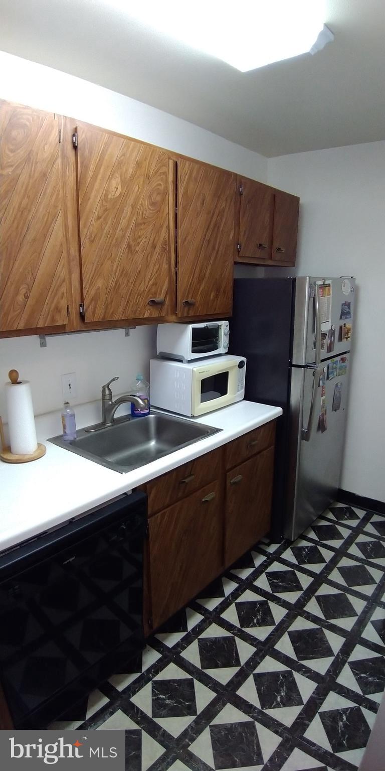 210 Locust Street, Unit 27F Philadelphia, PA 19106 - Photo 8 of 17 a kitchen with a sink and cabinets