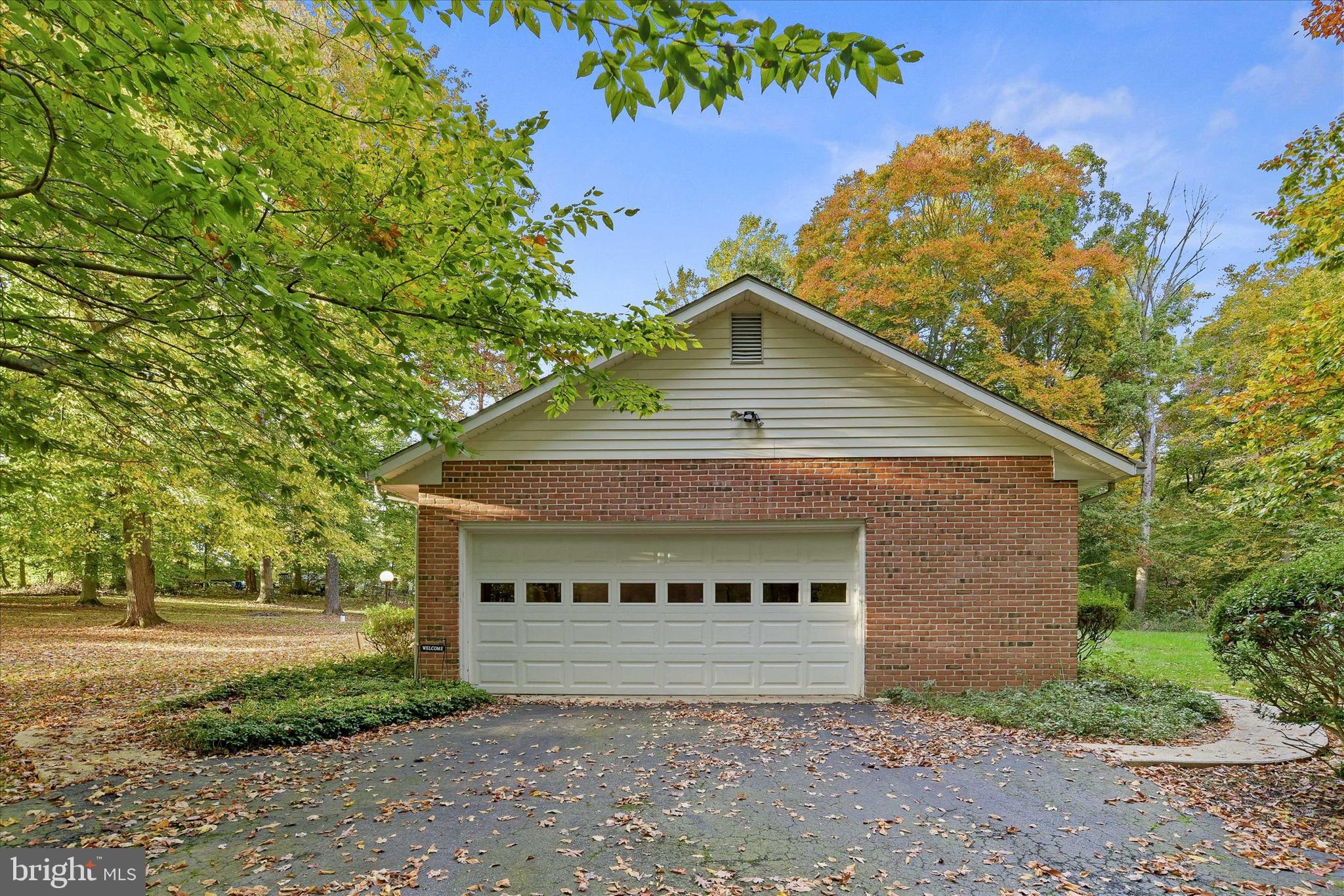713 Gilbert Road Aberdeen, MD 21001 - Photo 3 of 25 Side 2 car attached garage!
