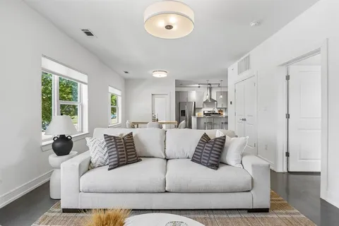 $450,000 | 5710 McCommas Boulevard, Unit 101, Dallas, TX 75206