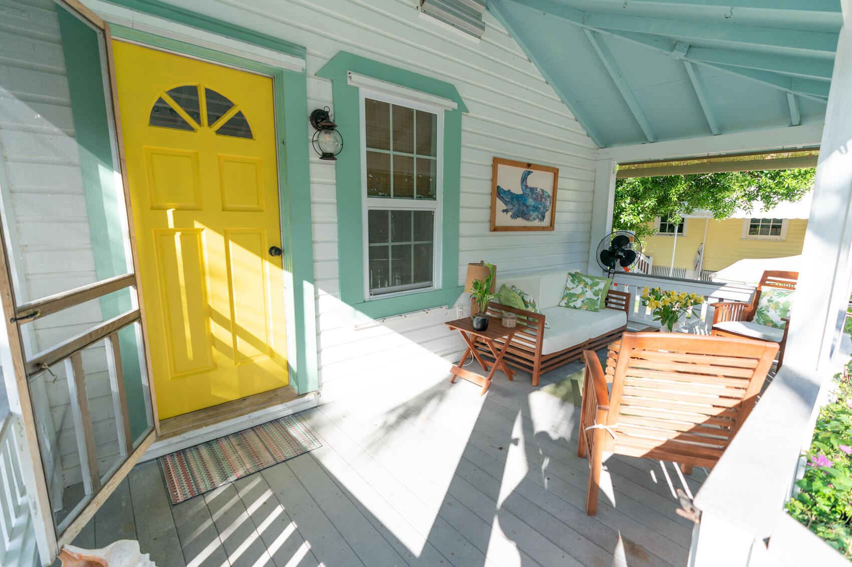 198 Beach Road Tavernier, FL 33070 - Photo 2 of 15 a balcony with table and chairs