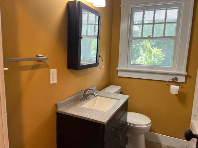 $1,800 | 814 North Washington Street, Bloomington, IN 47408