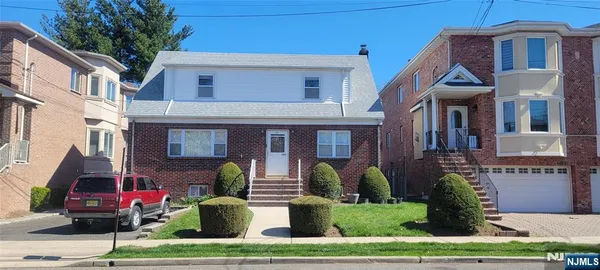 $2,300 | 317 East Harriet Avenue, Unit 2, Palisades Park, NJ 07650