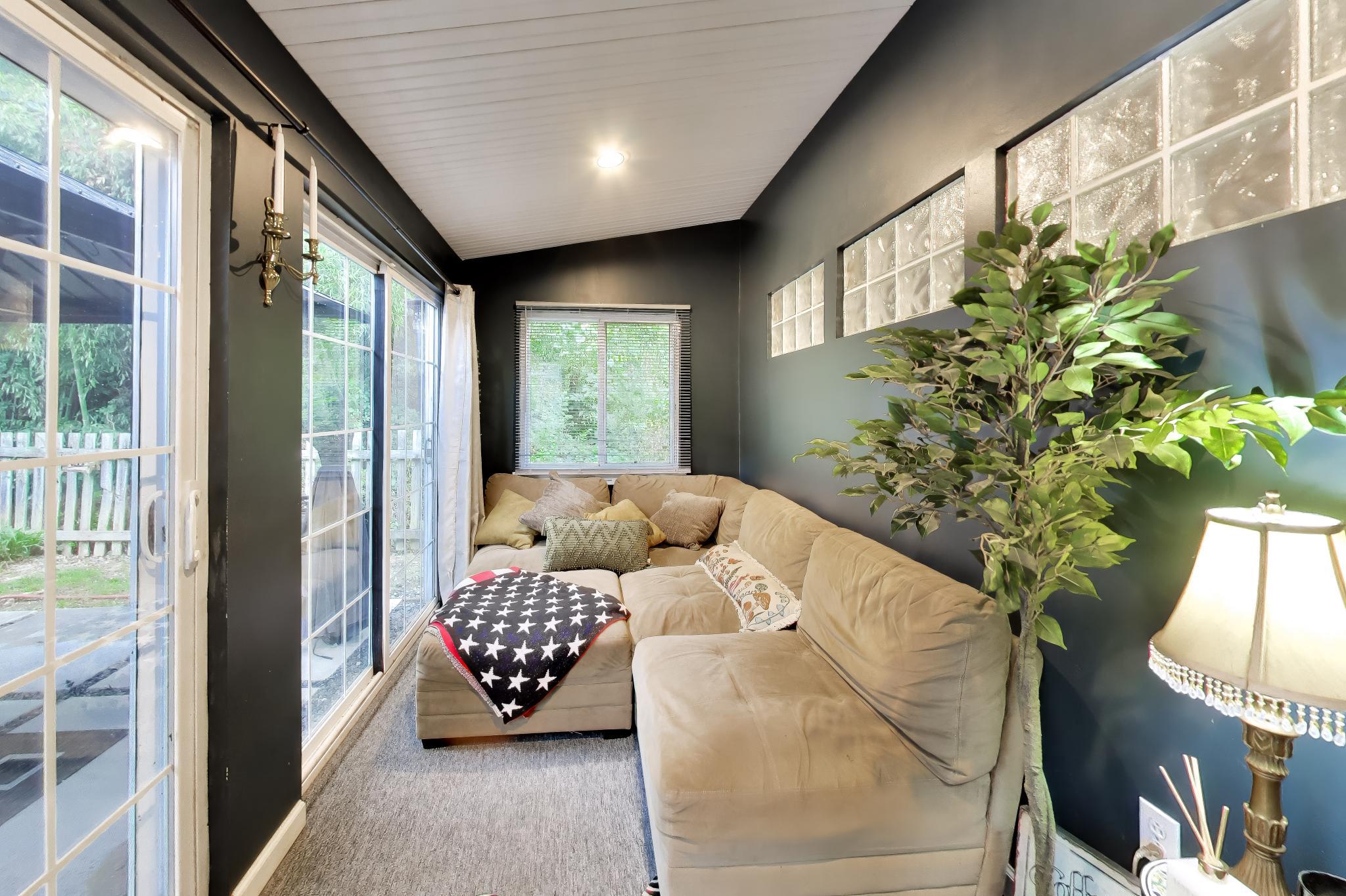 13514 Livingston Road Clinton, MD 20735 - Photo 16 of 37 Sunroom