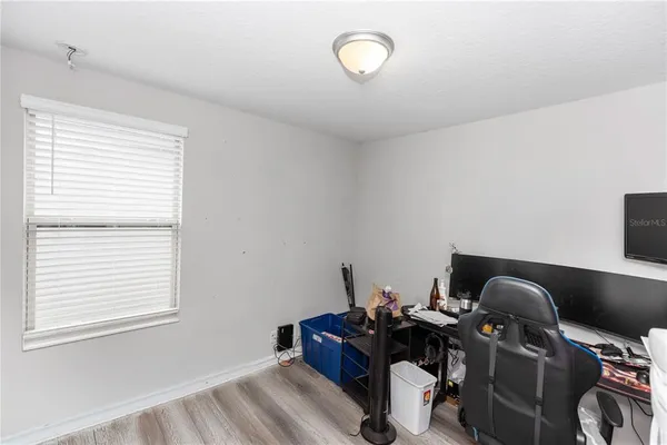 a picture of a lamp with a workspace