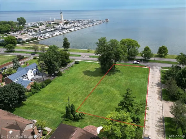 $849,800 | 745 Lake Shore Road, Grosse Pointe Shores, MI 48236