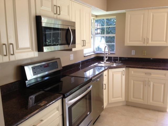 17260 Boca Club Boulevard, Unit 1501 Boca Raton, FL 33487 - Photo 3 of 19 Kitchen