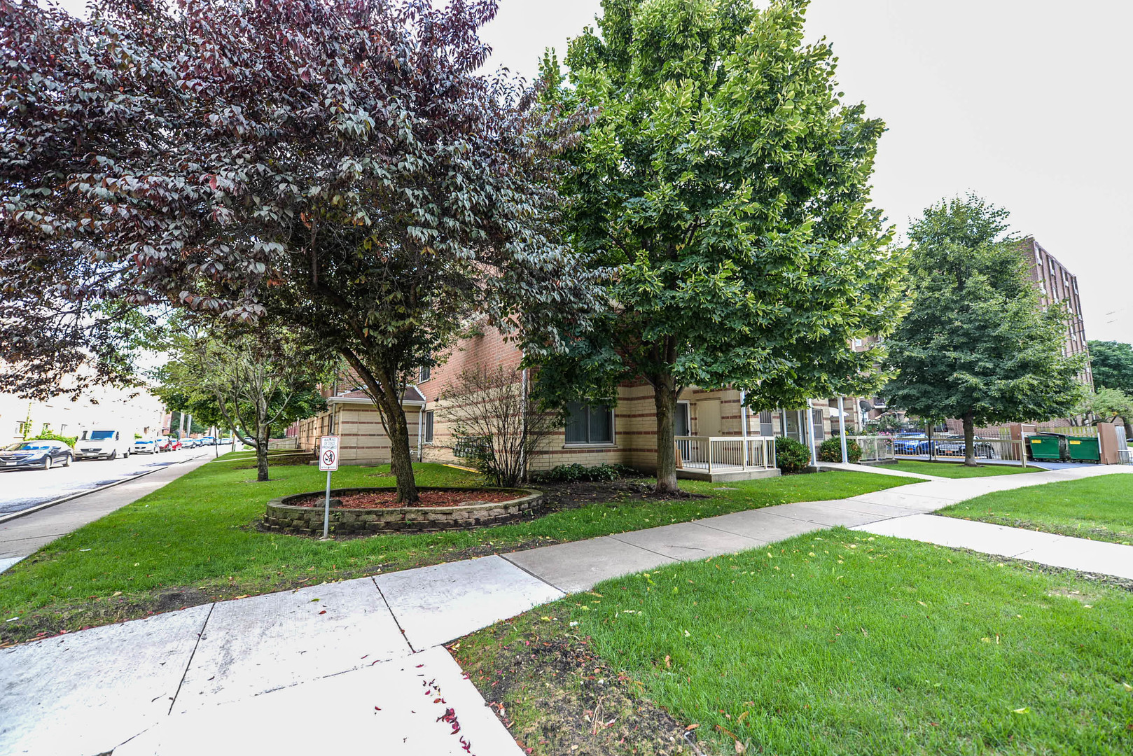5337 North East River Road, Unit 302 Chicago, IL 60656 - Photo 21 of 22 a garden with trees in front of it