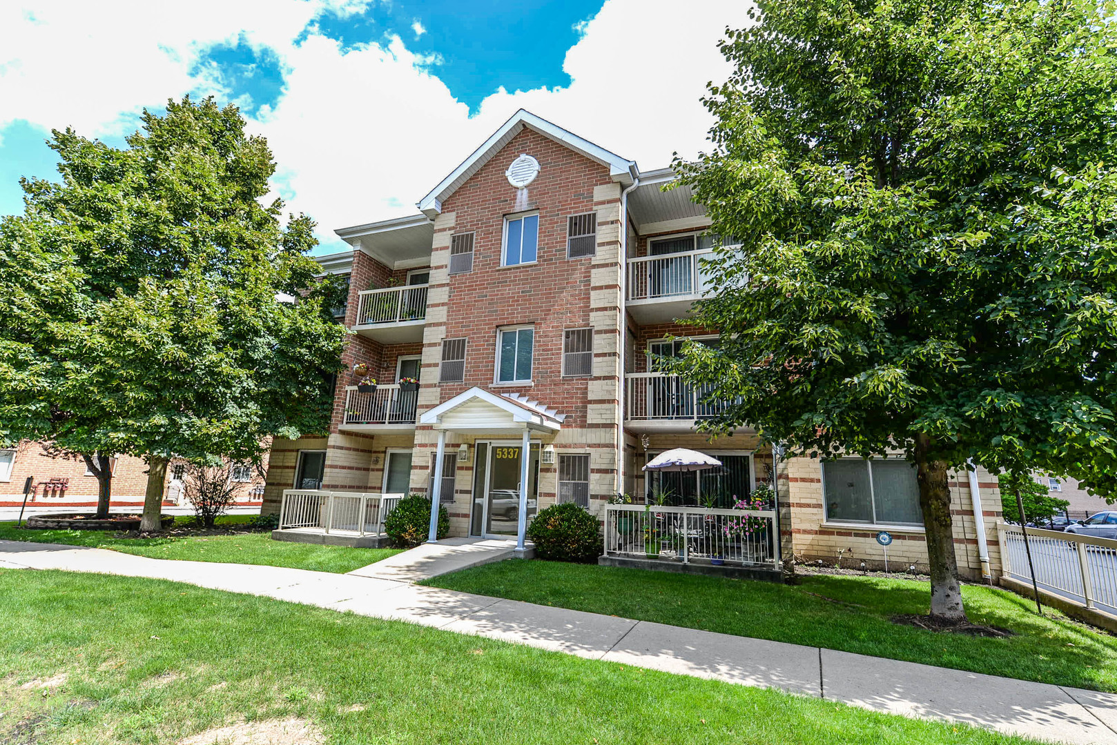5337 North East River Road, Unit 302 Chicago, IL 60656 - Photo 22 of 22 a front view of a house with a garden