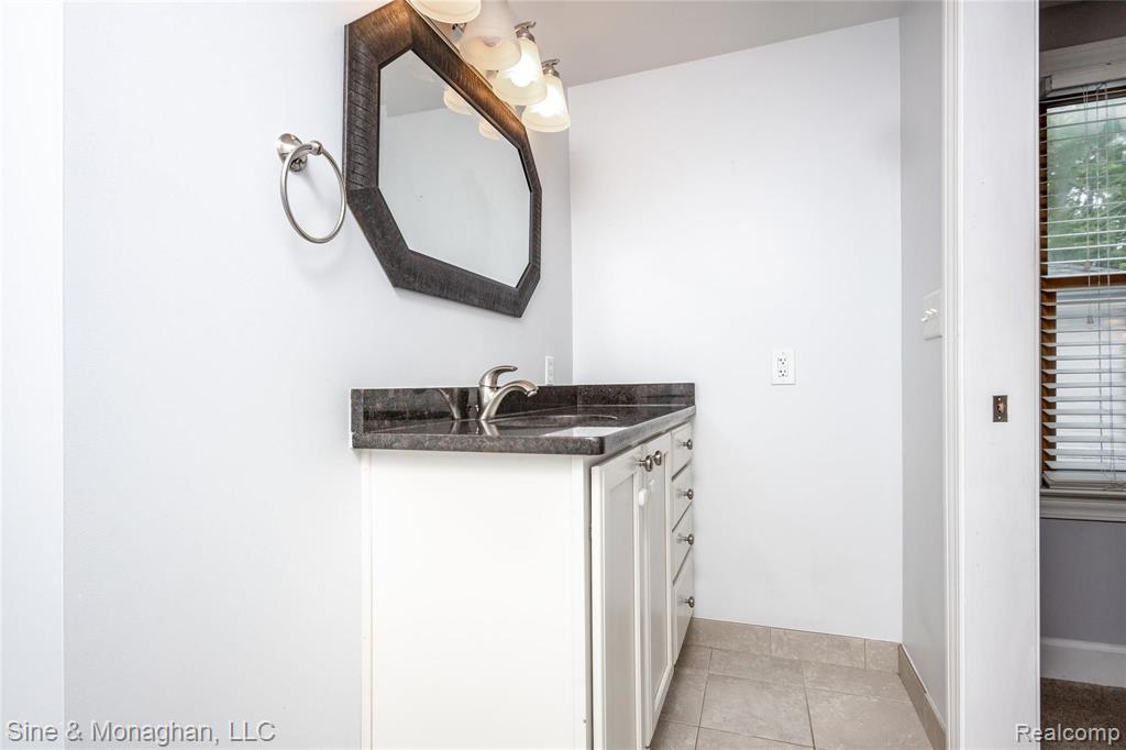 1308 Hampton Road Grosse Pointe, MI 48236 - Photo 21 of 36