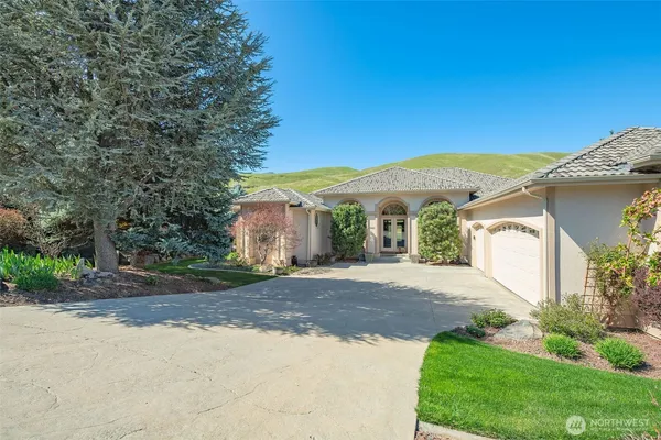$889,900 | 2062 Maiden Lane, Wenatchee, WA 98801