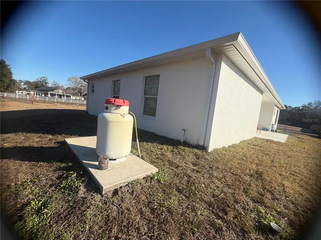 a view of a back yard of the house