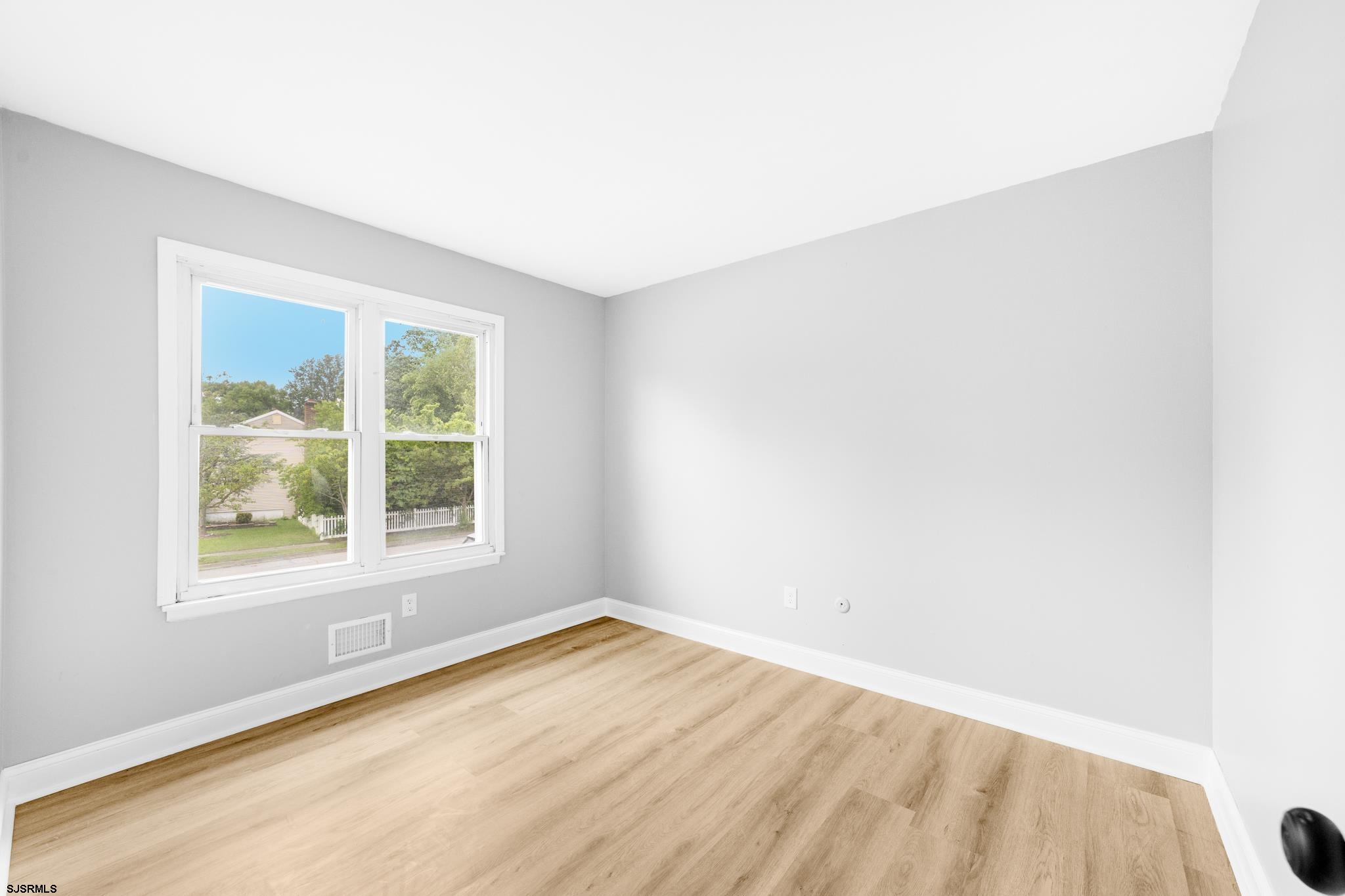 243 Wintergreen Lane Penns Grove, NJ 08069 - Photo 19 of 32 an empty room with a window