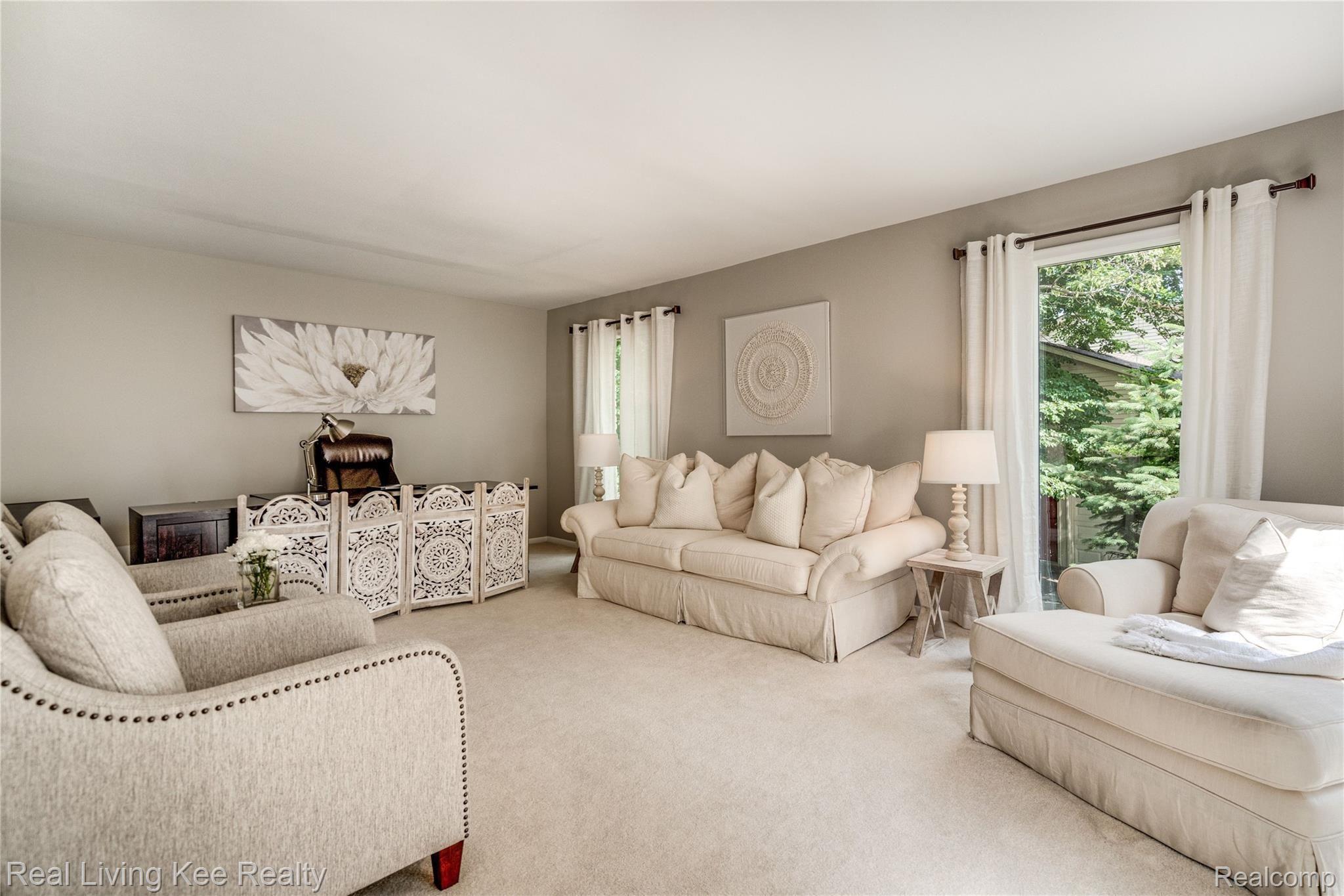1802 North Kilburn Road Rochester, MI 48306 - Photo 10 of 35 Liv2.jpeg