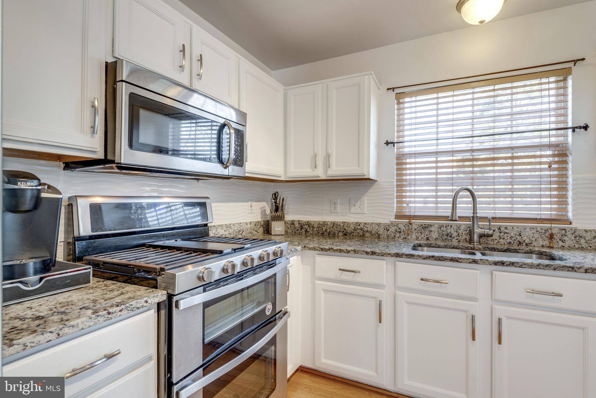 20717 Cross Timber Drive Ashburn, VA 20147 - Photo 12 of 31 Kitchen