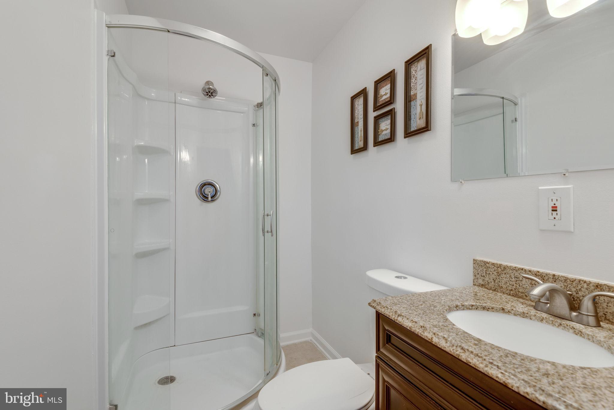 20717 Cross Timber Drive Ashburn, VA 20147 - Photo 20 of 31 Full bath room in Primary bedroom