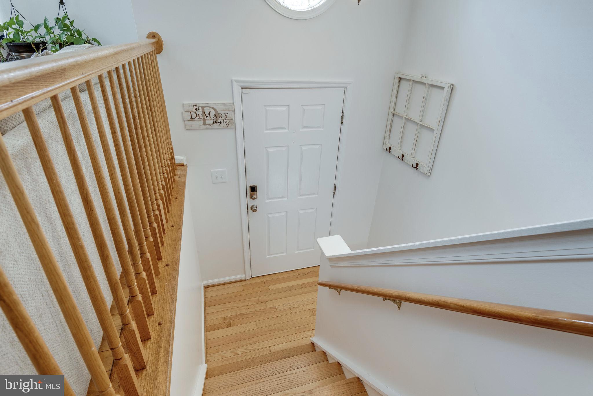 20717 Cross Timber Drive Ashburn, VA 20147 - Photo 3 of 31 Split foyer entry way