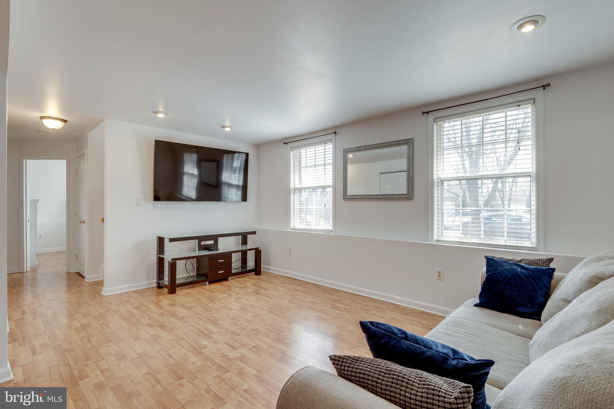 20717 Cross Timber Drive Ashburn, VA 20147 - Photo 22 of 31 Family room