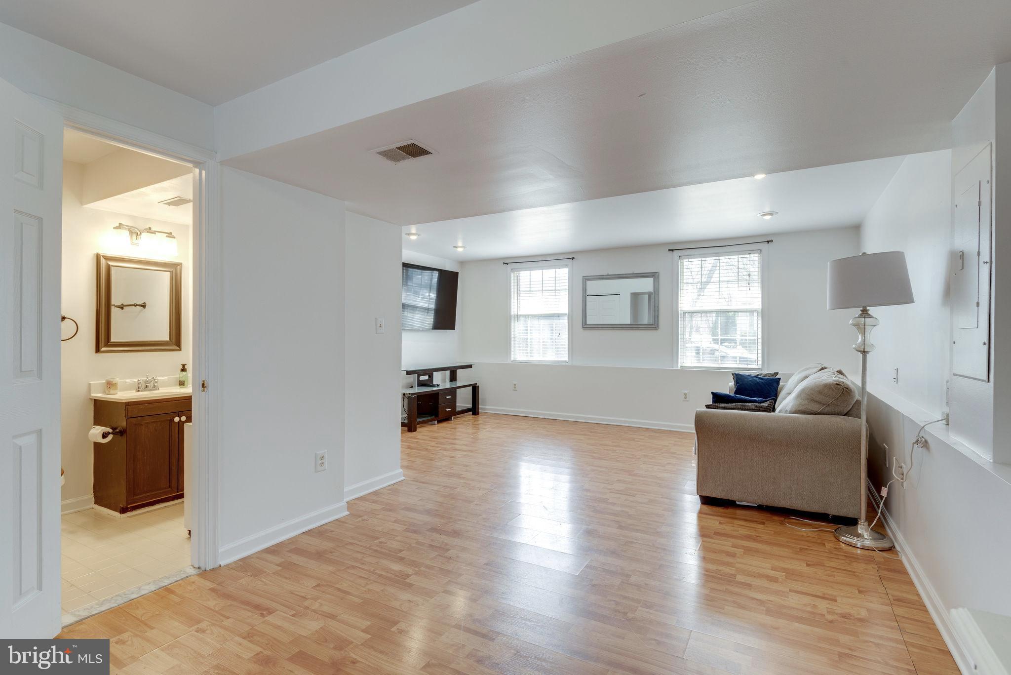 20717 Cross Timber Drive Ashburn, VA 20147 - Photo 23 of 31 Family room