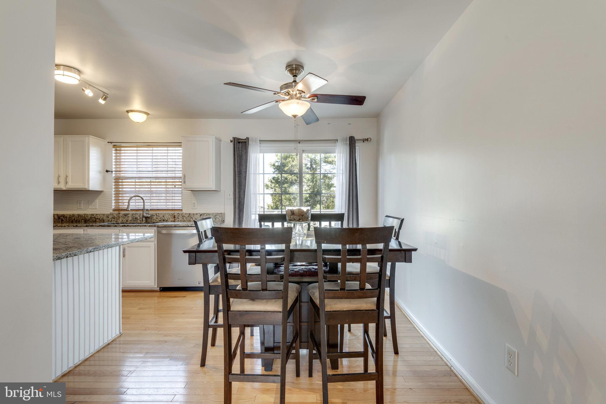 20717 Cross Timber Drive Ashburn, VA 20147 - Photo 7 of 31 Dining area