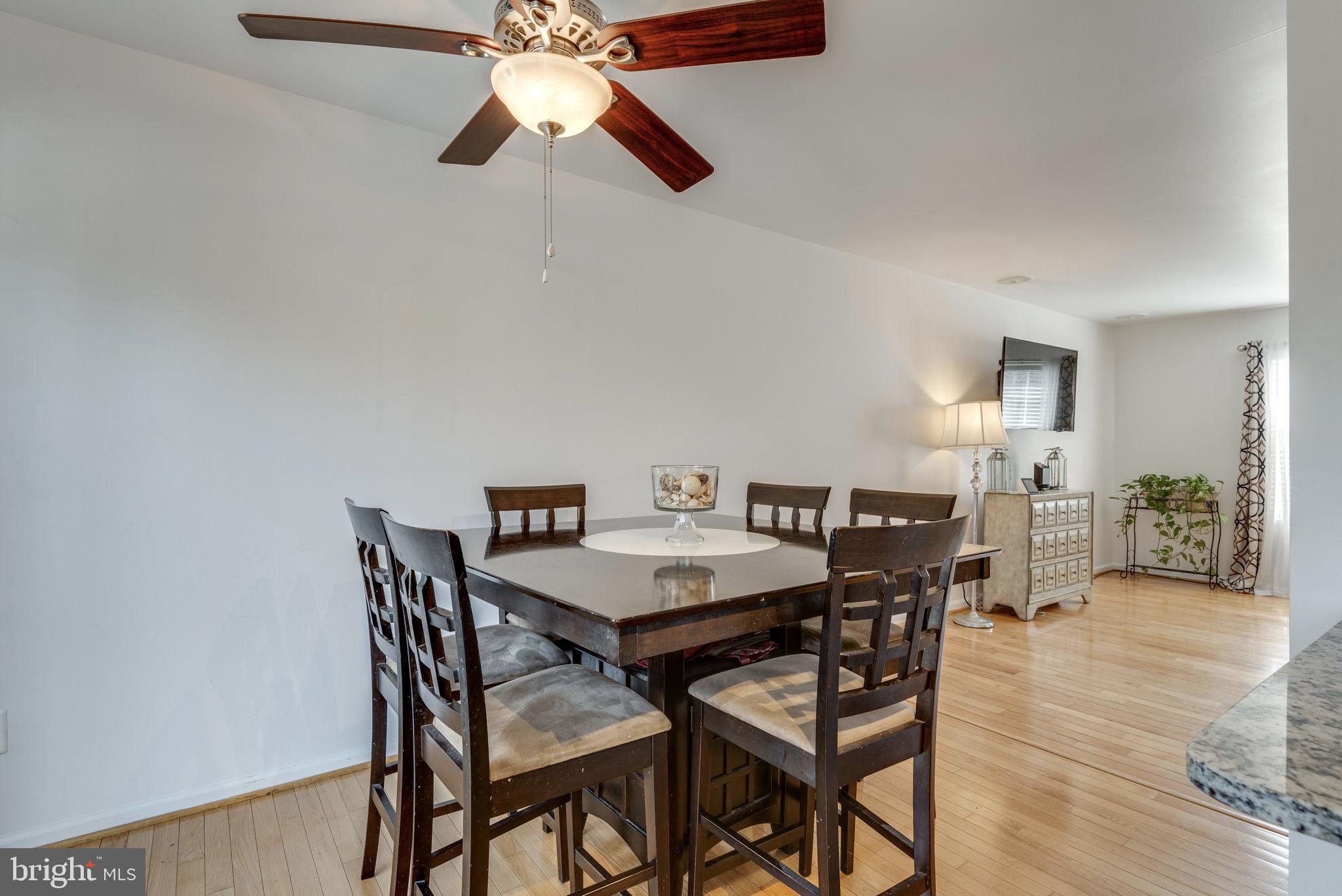 20717 Cross Timber Drive Ashburn, VA 20147 - Photo 8 of 31 Dining area