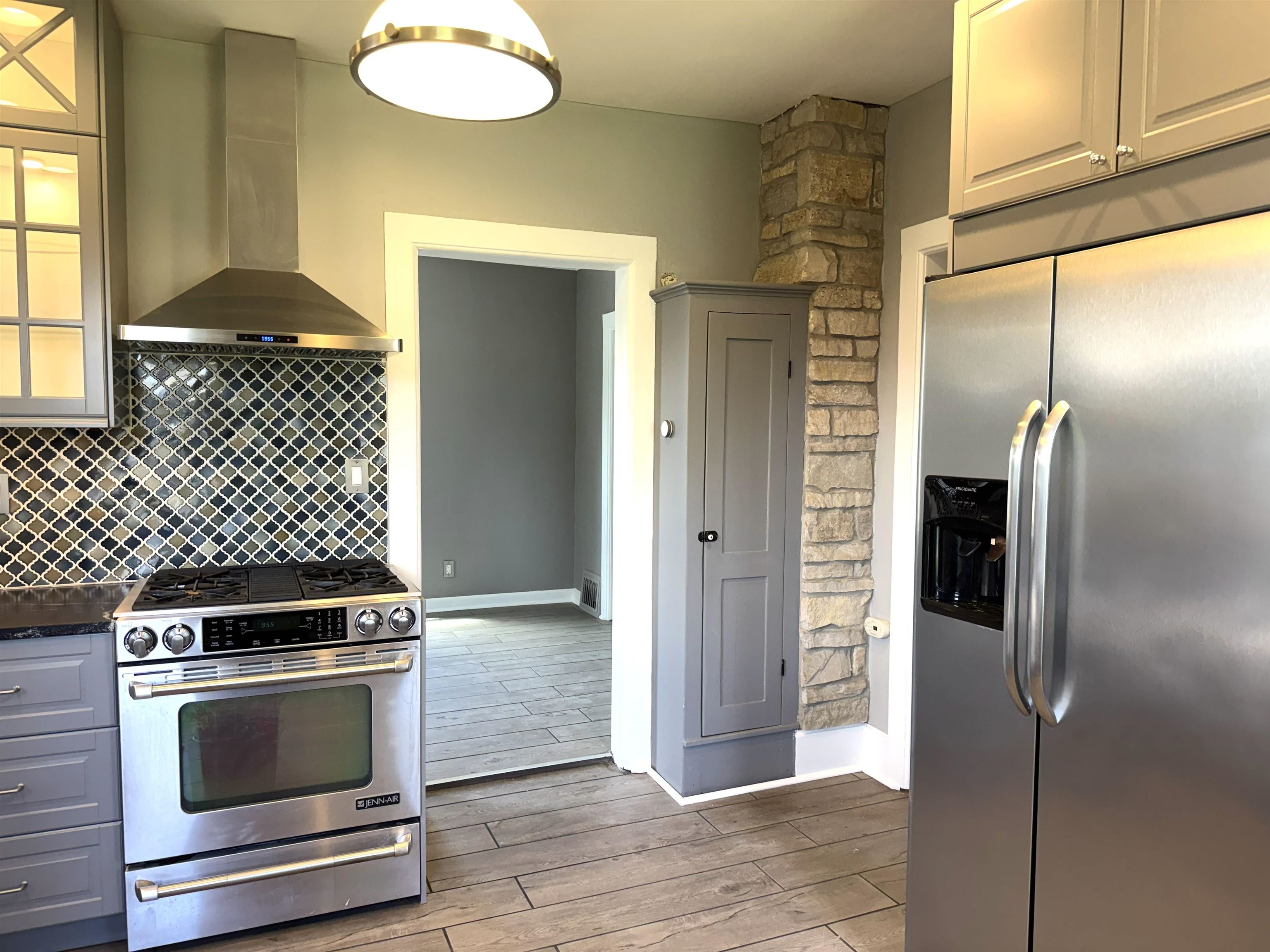 1341 West 2nd Street Appleton, WI 54914 - Photo 10 of 32