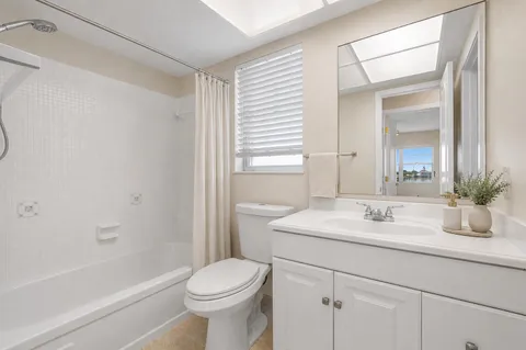 $108,000 | 1116 Lake Terrace, Unit 207, Boynton Beach, FL 33426
