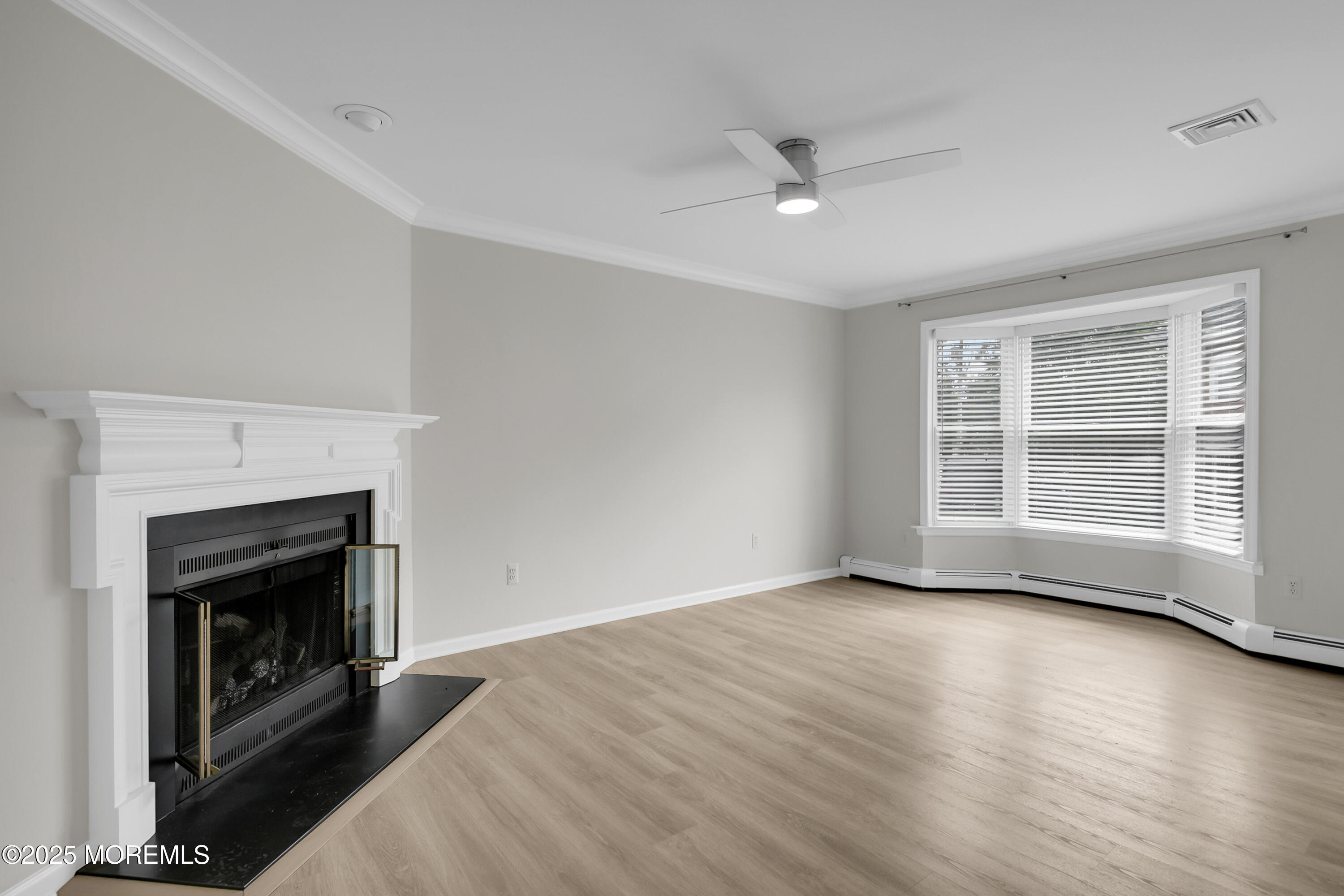 65 East River Road, Unit 12 Rumson, NJ 07760 - Photo 5 of 33 Living Room