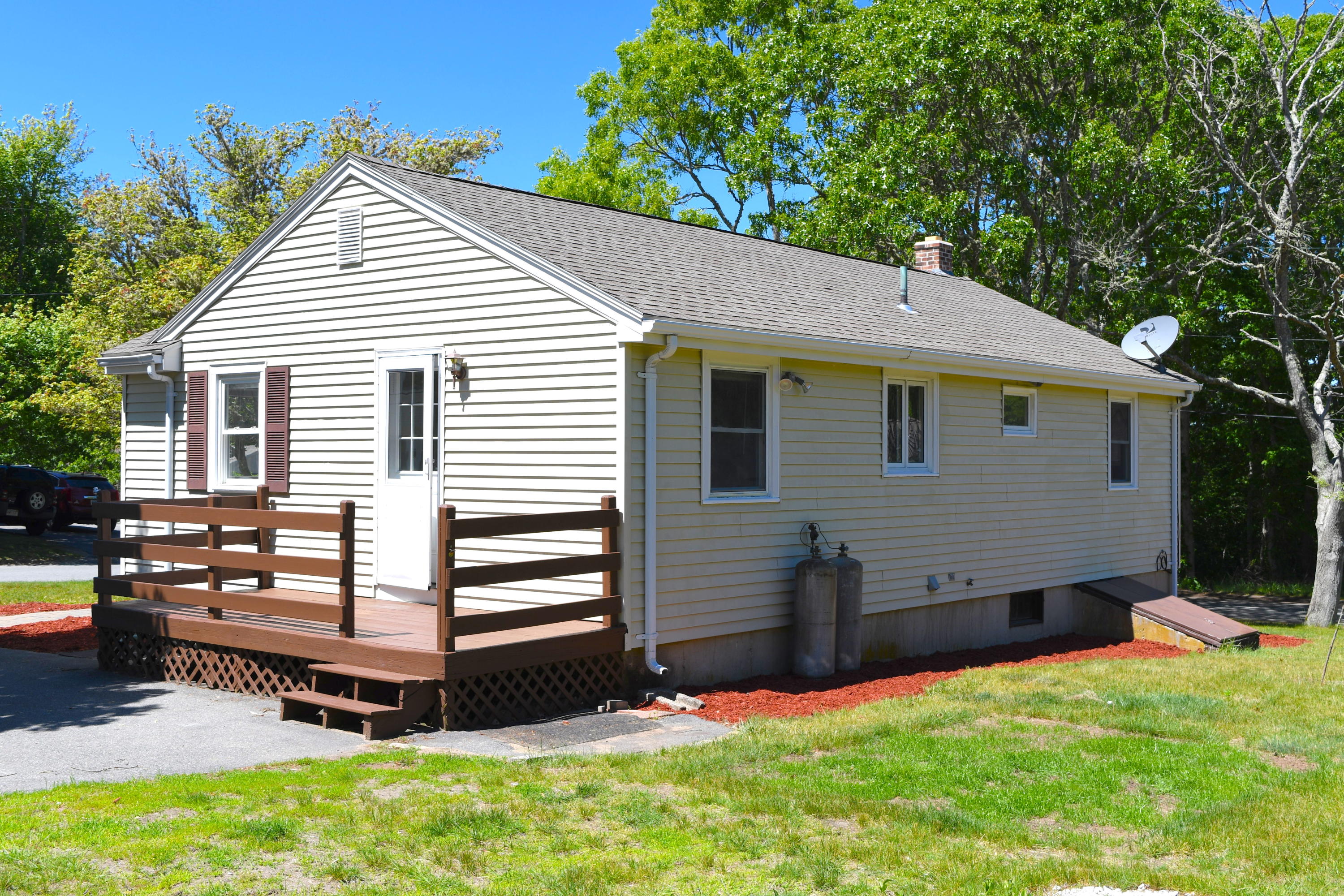 14 Marilyn Road Buzzards Bay, MA 02532 - Photo 2 of 20 a view of a house with a yard