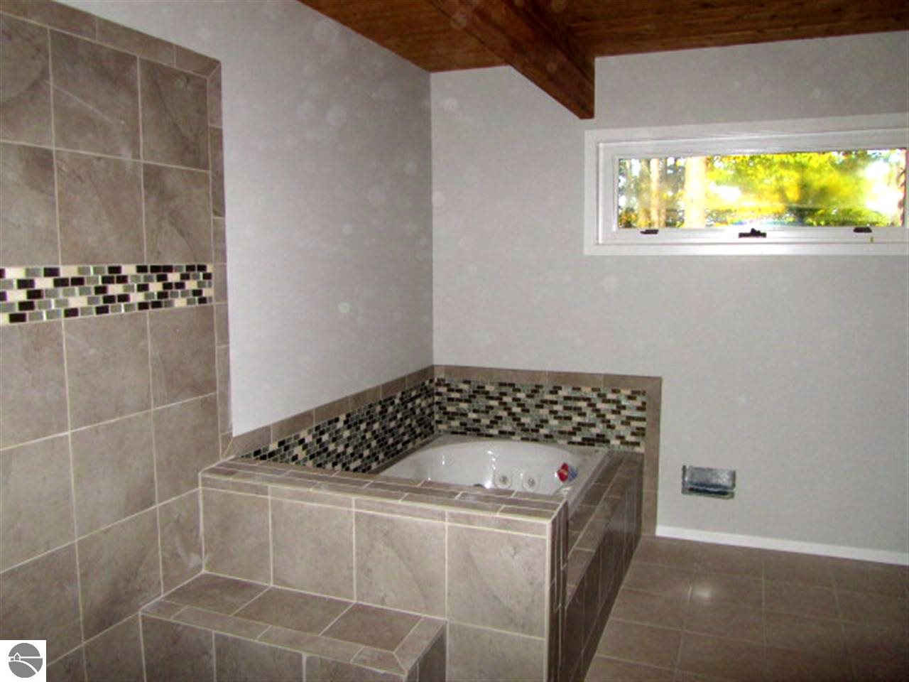8990 East Erdt Road Suttons Bay, MI 49682 - Photo 17 of 28 1777373-16.JPG