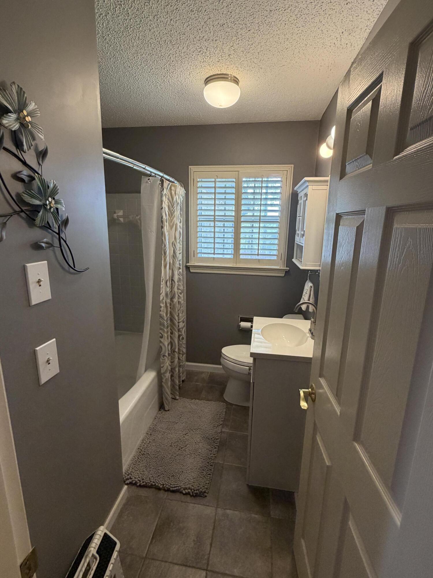 59 South Glade Road Fort Oglethorpe, GA 30742 - Photo 16 of 22 Hall Bathroom