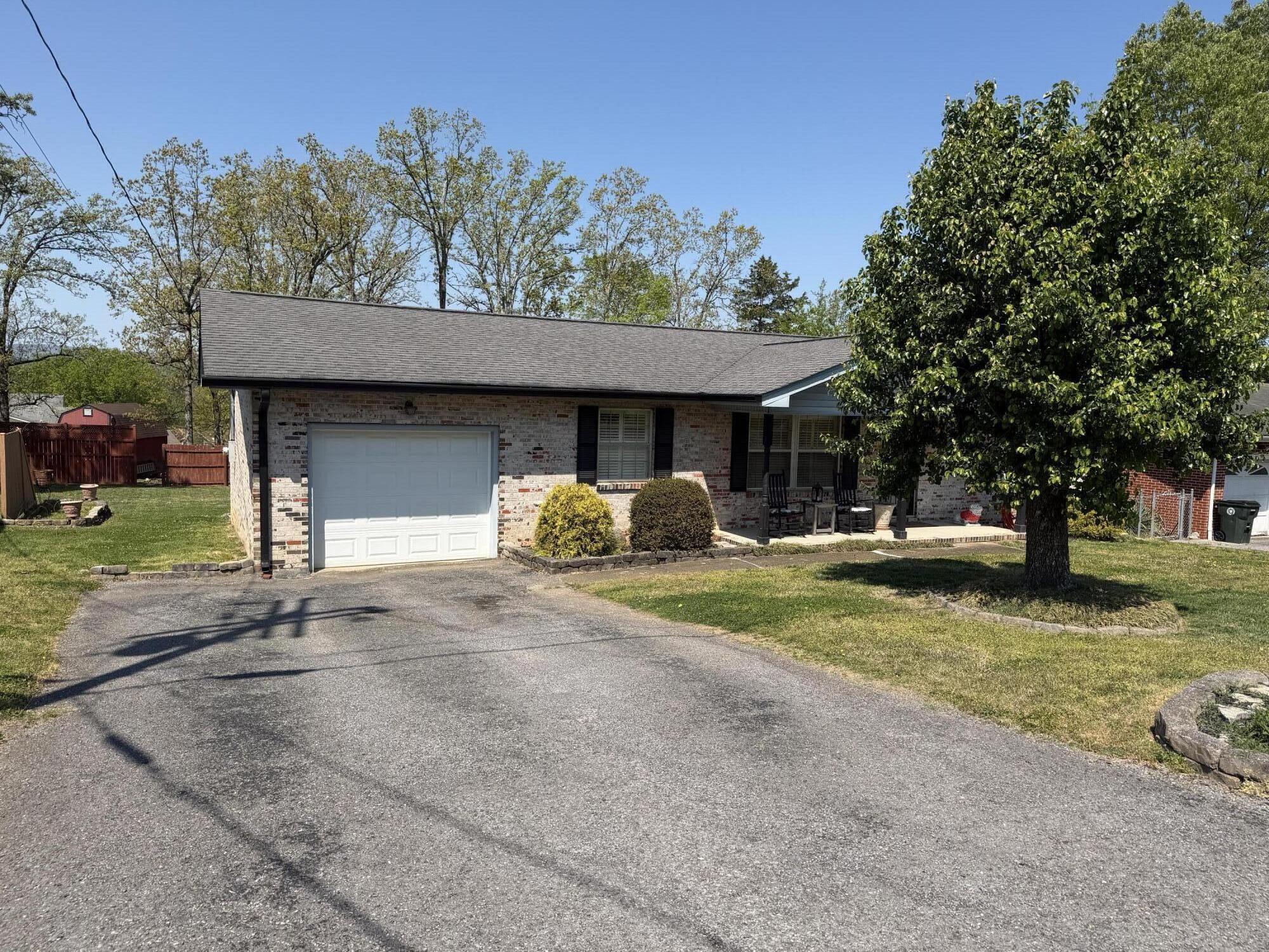 59 South Glade Road Fort Oglethorpe, GA 30742 - Photo 18 of 22 paved driveway